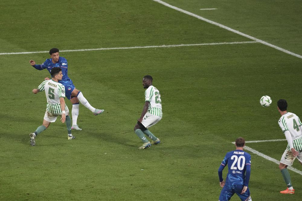 重庆两江新区十联屏打出多个宣传语，庆祝重庆铜梁龙冲超成功